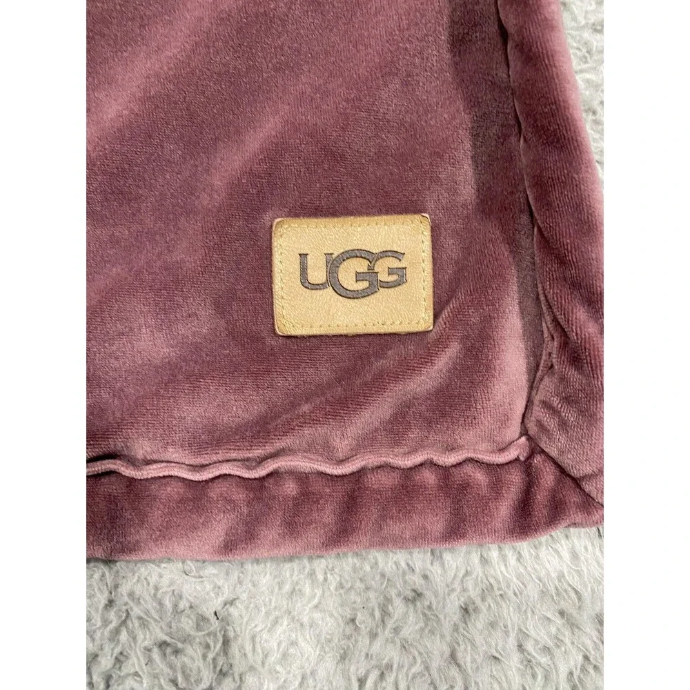 UGG Throw Blanket 50x70 Non-Standard Pink Reversible Sherpa Plush Polyester Cozy